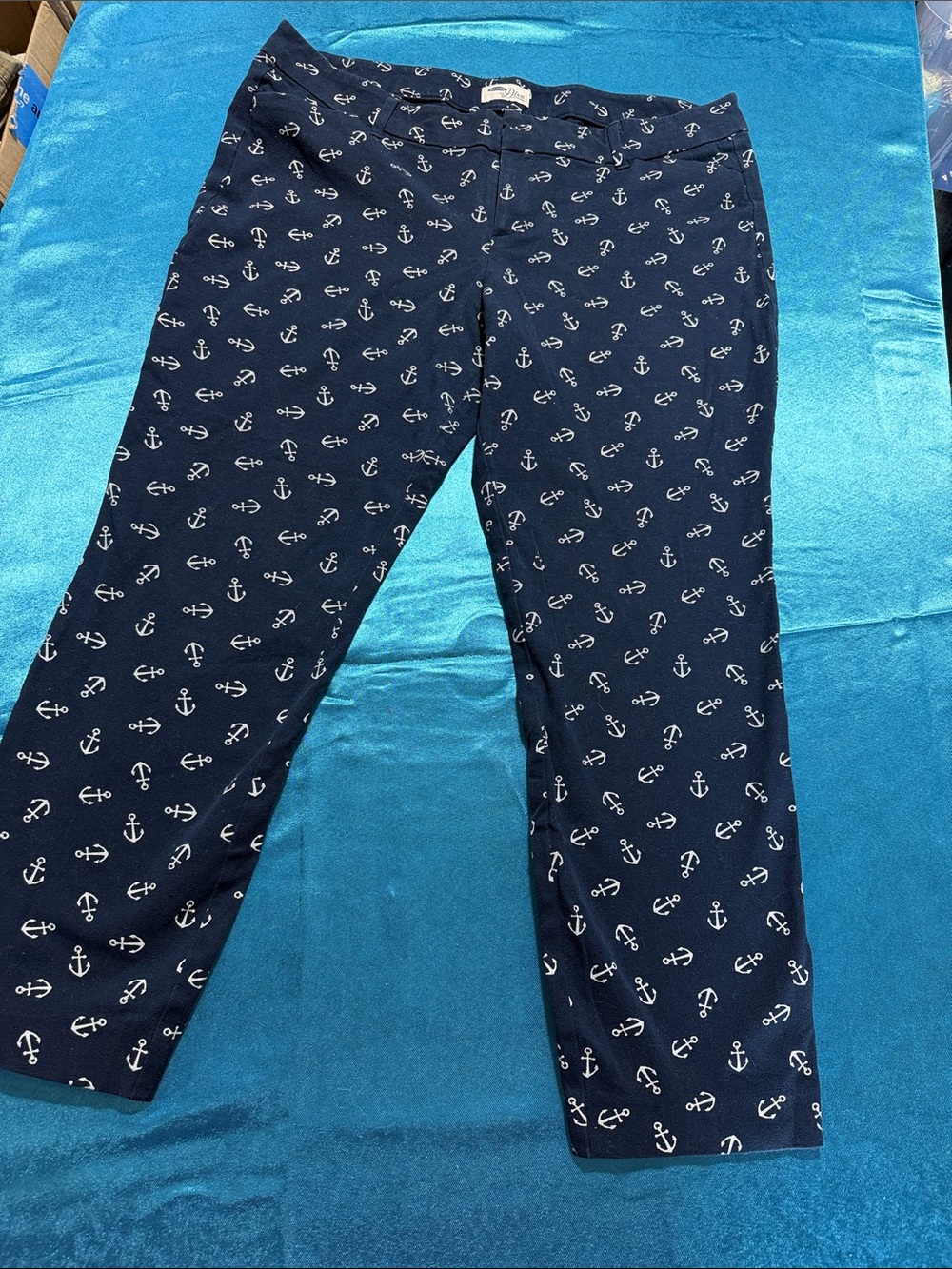 Old Navy Navy and White Anchor Print Cropped Jeans